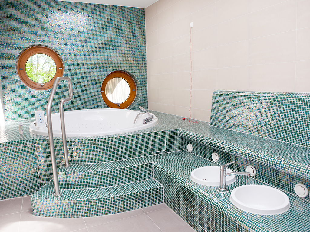 Therapiezentren: Badezimmer im Sternstundenhaus