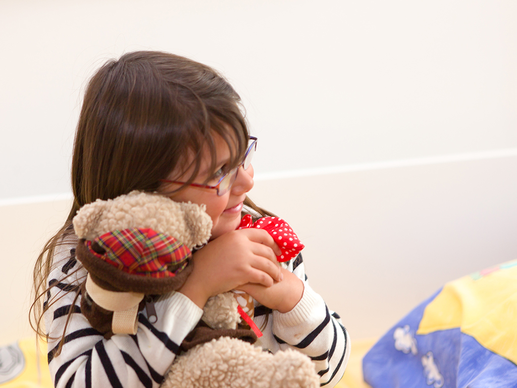 Mädchen mit Teddybar